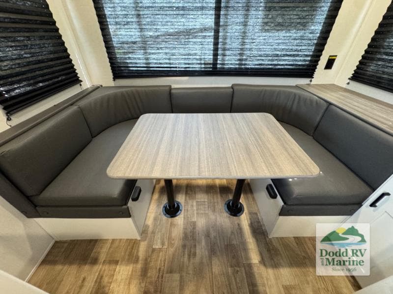 Pre-Owned 2023 Keystone Hideout 177RD - photo - 7