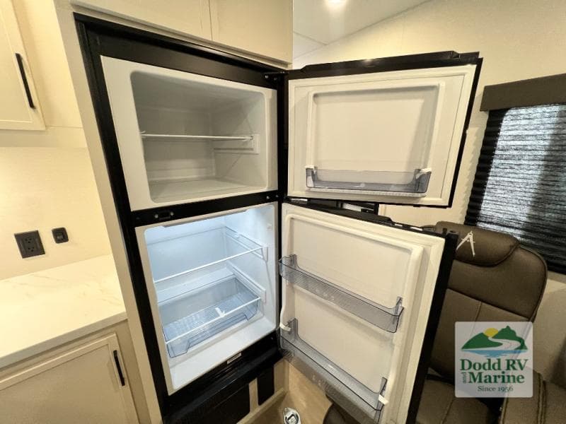 New 2027 Grand Design MOMENTUM MAV 27MAV - photo - 8