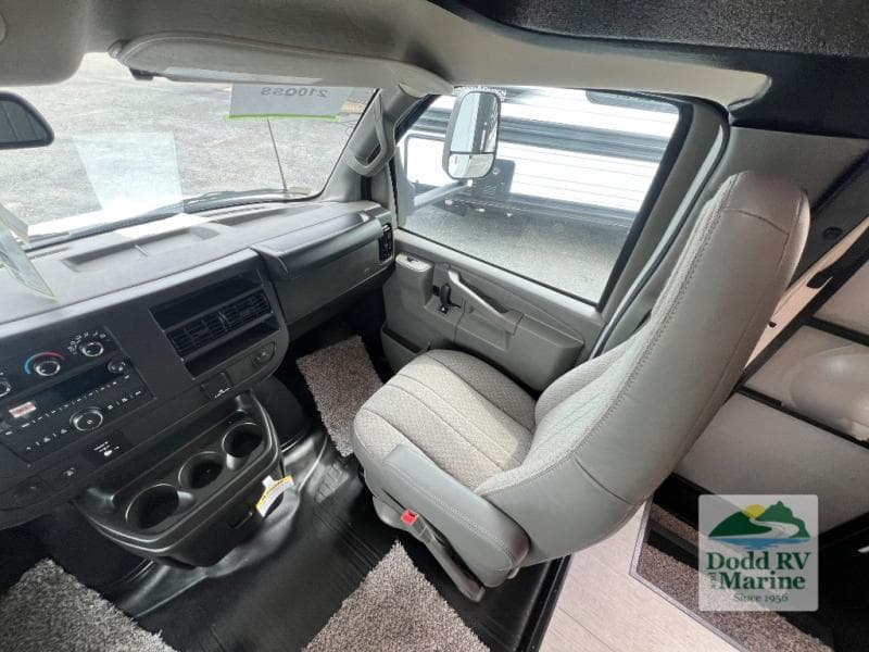 New 2027 Coachmen LEPRECHAUN 210QSS - photo - 9