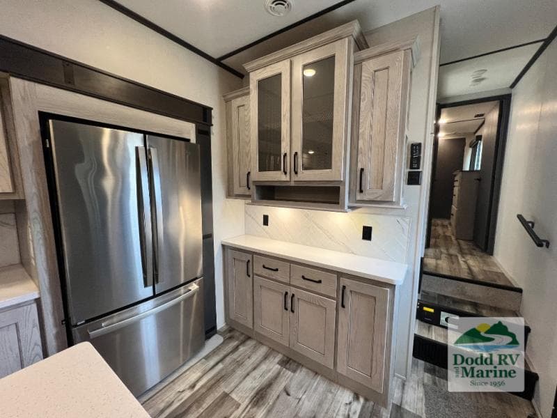 Pre-Owned 2022 Keystone MONTANA 331RL - photo - 6