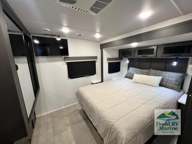 Pre-Owned 2025 Forest River ROCKWOOD 2608BS - photo - 34