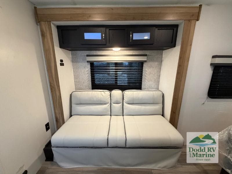 Pre-Owned 2023 Coachman Freedom Express 192RBS - photo - 12