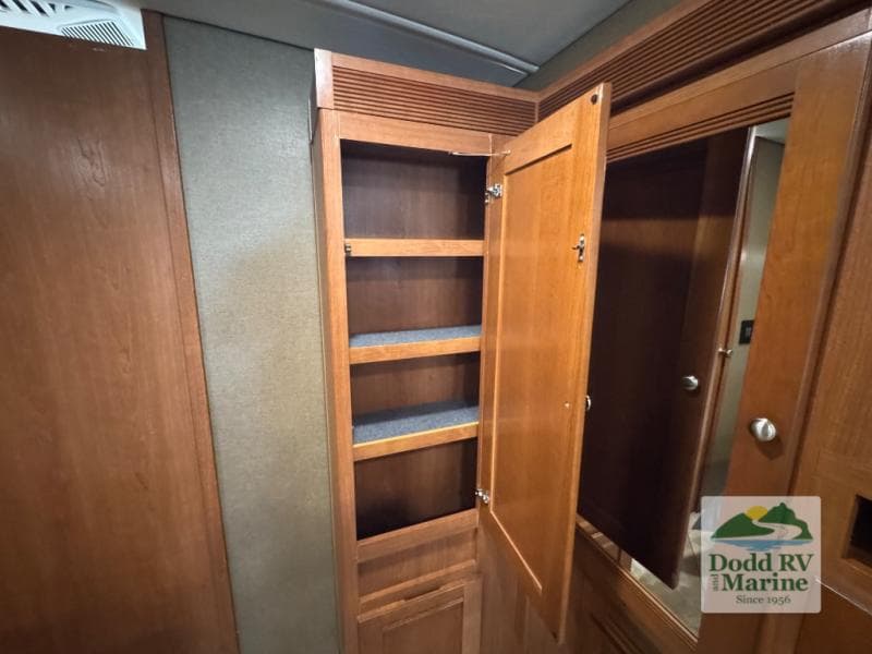 Pre-Owned 2018 Winnebago FORZA 38F - photo - 18