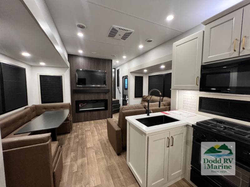 New 2027 Grand Design SOLITUDE INFLUENCE 3904BH - photo - 5