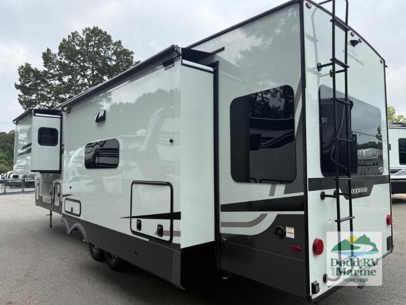 2027 Forest River ROCKWOOD SIGNATURE 401SFB Photo in Yorktown VA 23692