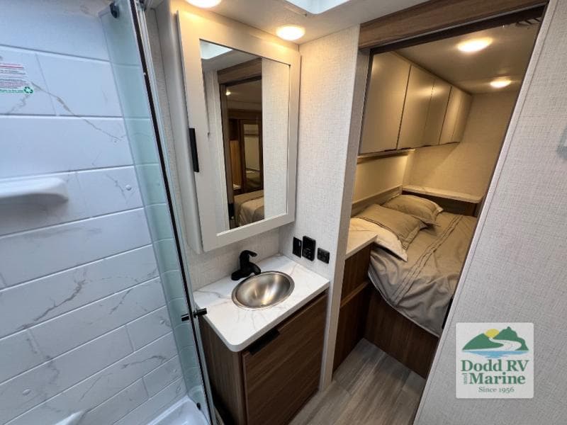 New 2027 Thor Motor Coach FOUR WINDS 31E - photo - 47