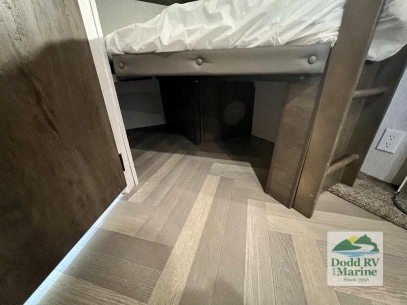 Pre-Owned 2022 Forest River WILDWOOD 26DBUD - photo - 14
