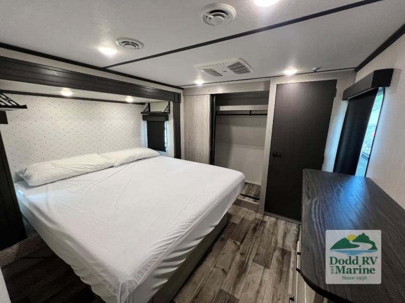 Pre-Owned 2022 Keystone MONTANA 331RL - photo - 41