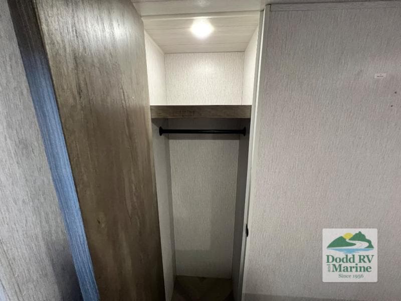 Pre-Owned 2022 Forest River WILDWOOD 26DBUD - photo - 36