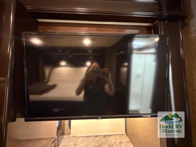 Pre-Owned 2019 Thor Motor Coach Challenger 37FH - photo - 34