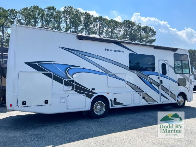 Pre-Owned 2023 Ford HURRICANE 29M - photo - 27