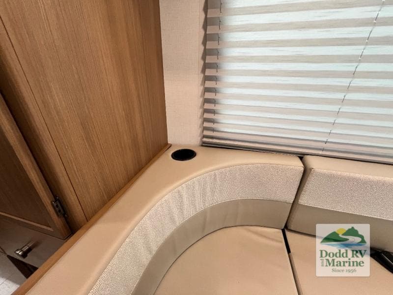 New 2027 Coachmen LEPRECHAUN 210QSS - photo - 18
