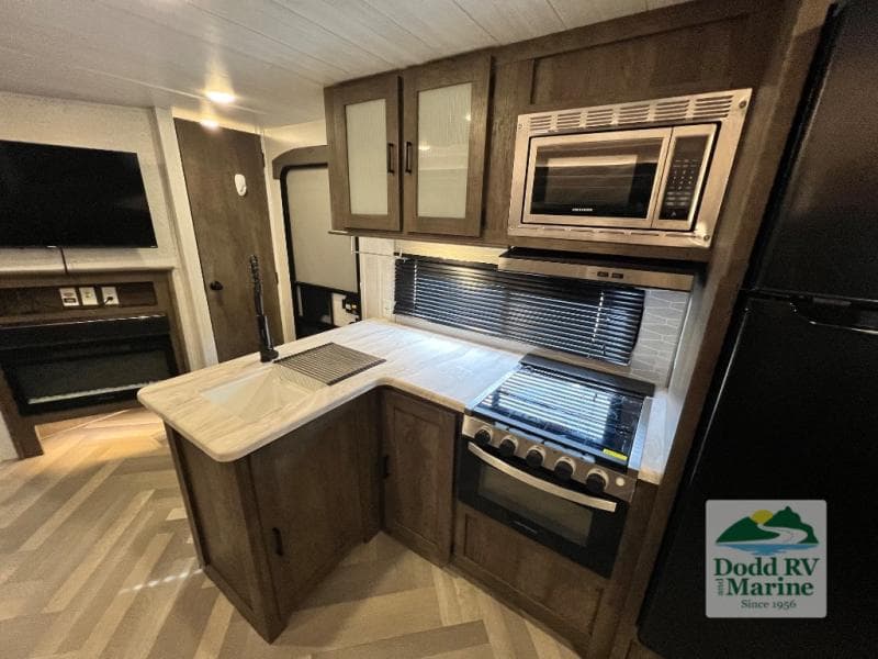 Pre-Owned 2022 Forest River WILDWOOD 26DBUD - photo - 21
