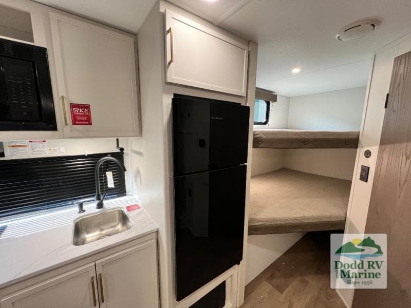 New 2027 Grand Design TRANSCEND ONE 161DB - photo - 21