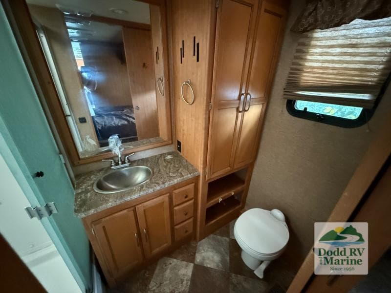 Pre-Owned 2015 Forest River Mirada 35BH - photo - 12