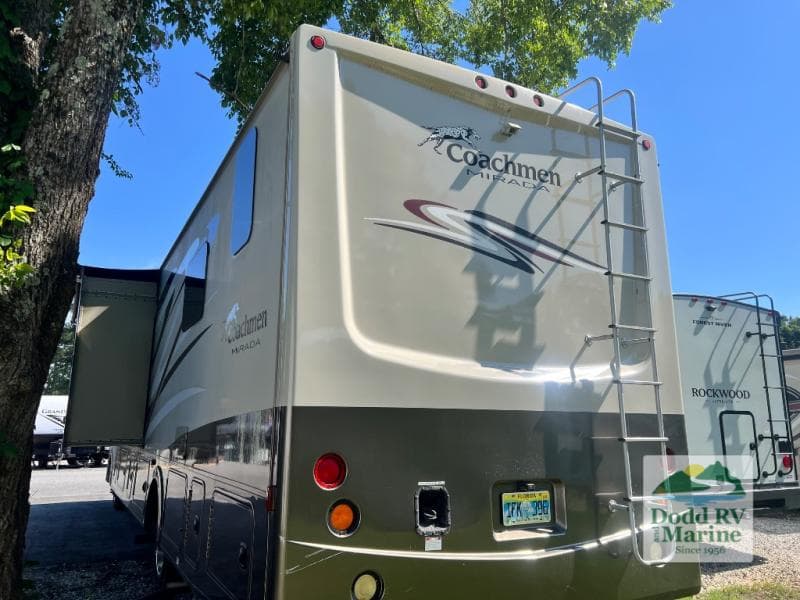 Pre-Owned 2015 Forest River Mirada 35BH - photo - 17