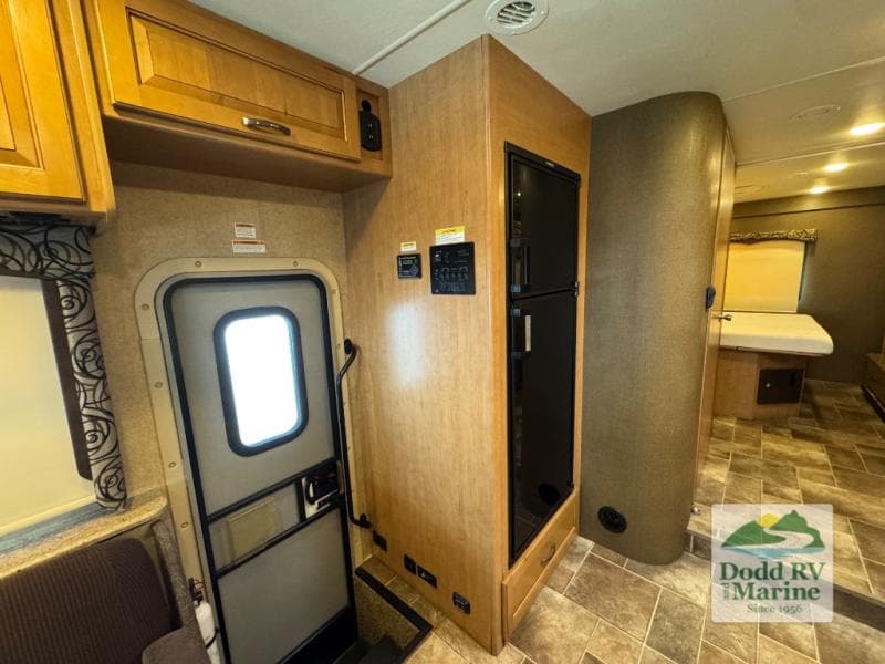Pre-Owned 2016 Thor Four Winds 31W - photo - 13
