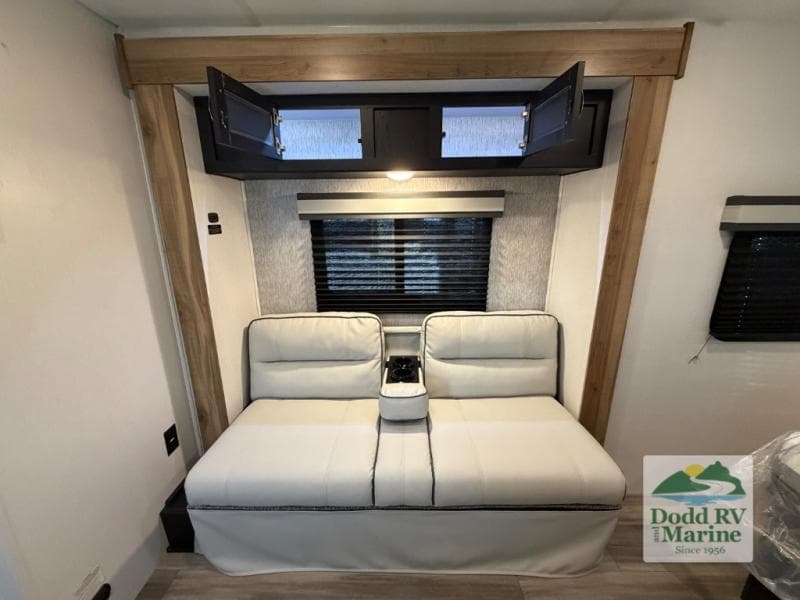 Pre-Owned 2023 Coachman Freedom Express 192RBS - photo - 13