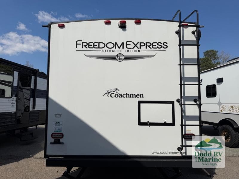 Pre-Owned 2023 Coachman Freedom Express 192RBS - photo - 29