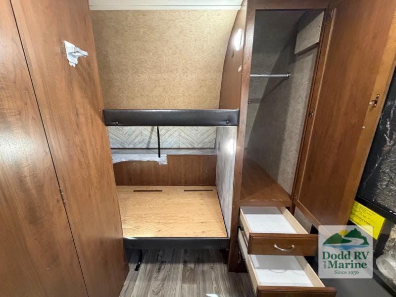 Pre-Owned 2017 Jayco Jayfeather X213 - photo - 29