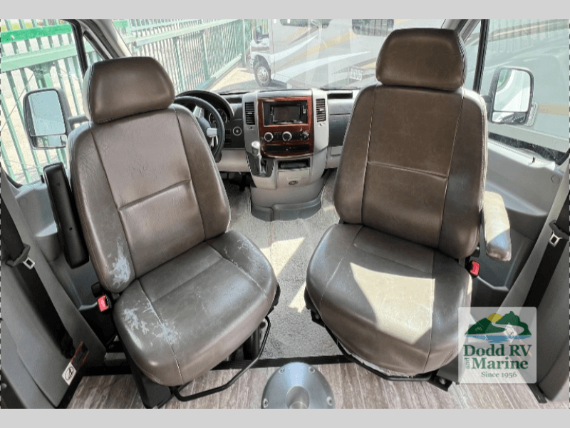 Pre-Owned 2017 Forest River FORESTER 2401R - photo - 5