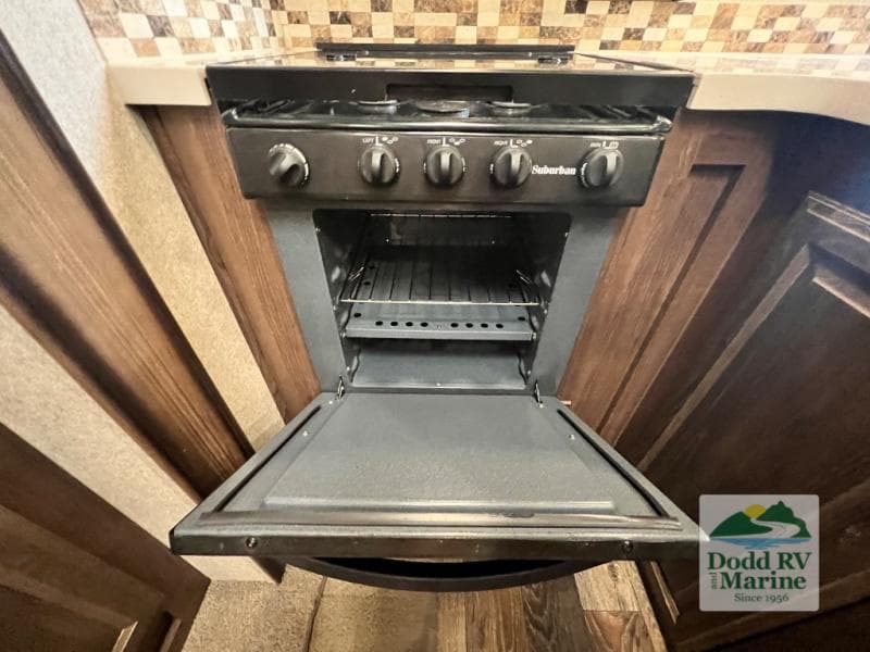 Pre-Owned 2016 Forest River, Inc. WINDJAMMER 3029W - photo - 19
