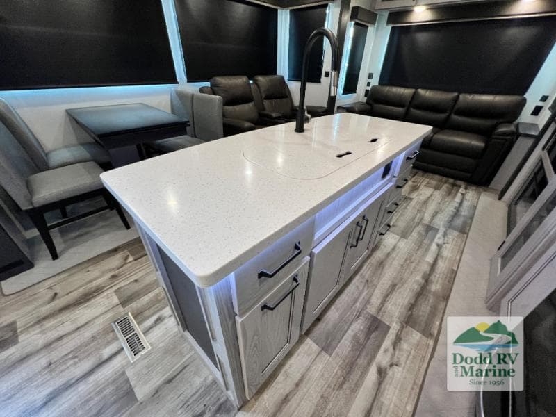 Pre-Owned 2022 Keystone MONTANA 331RL - photo - 19