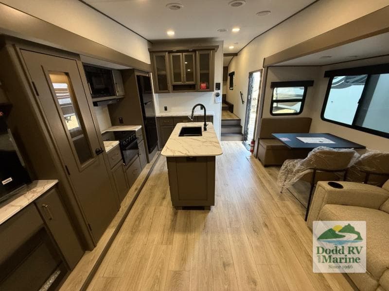 New 2027 Grand Design REFLECTION 100 SERIES 29RL - photo - 5