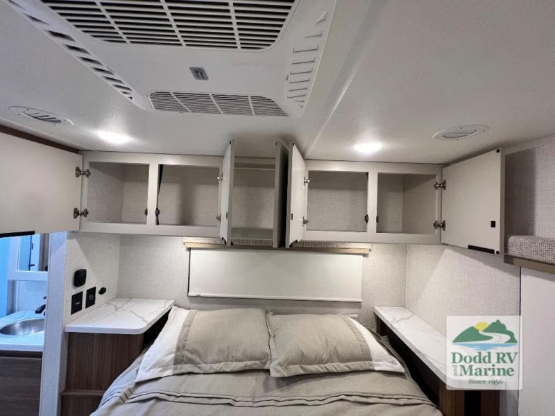 New 2027 Thor Motor Coach FOUR WINDS 31E - photo - 44