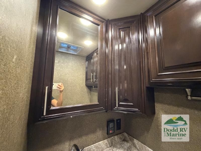 Pre-Owned 2019 Thor Motor Coach Challenger 37FH - photo - 24