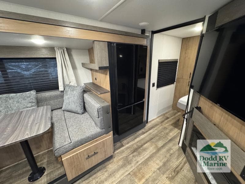 Pre-Owned 2024 Forest River CAMPSITE RESERVE 23LM - photo - 7