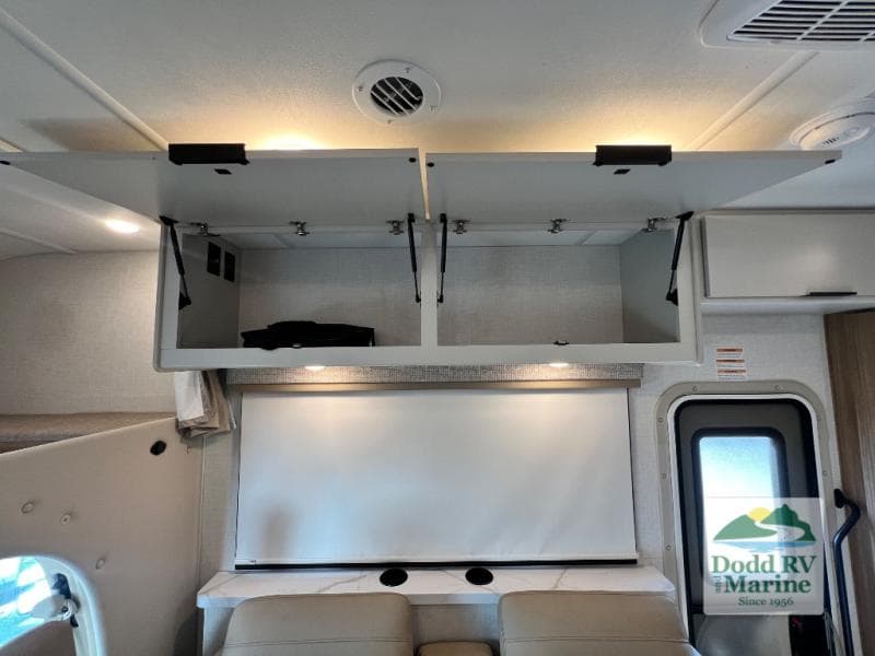 New 2027 Thor Motor Coach FOUR WINDS 31E - photo - 8