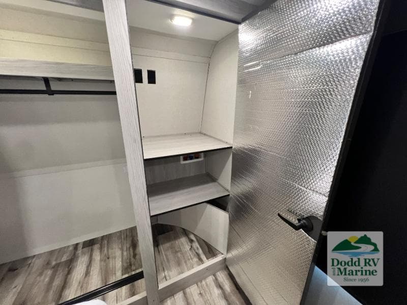 Pre-Owned 2022 Keystone MONTANA 331RL - photo - 45