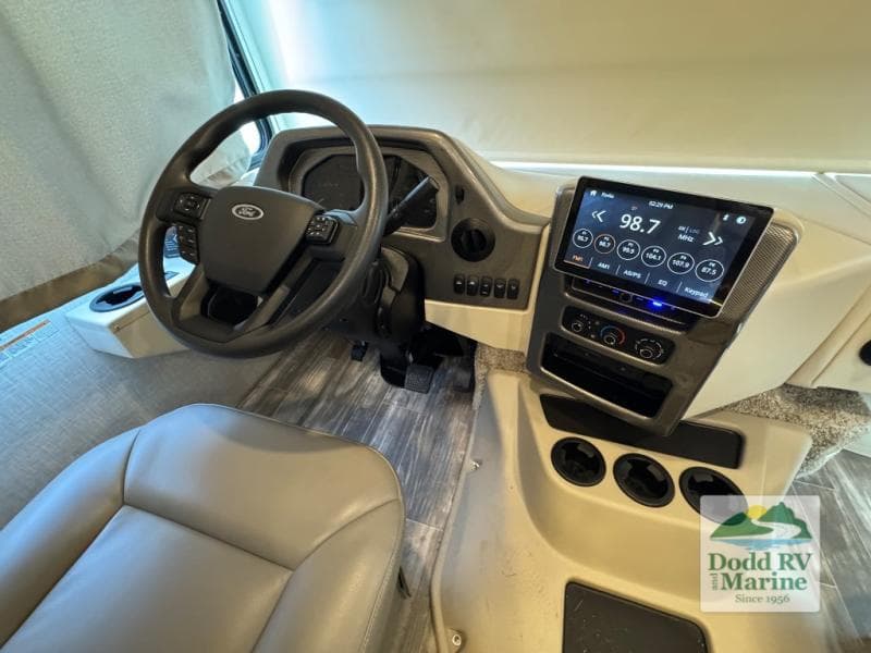 Pre-Owned 2023 Ford HURRICANE 29M - photo - 7