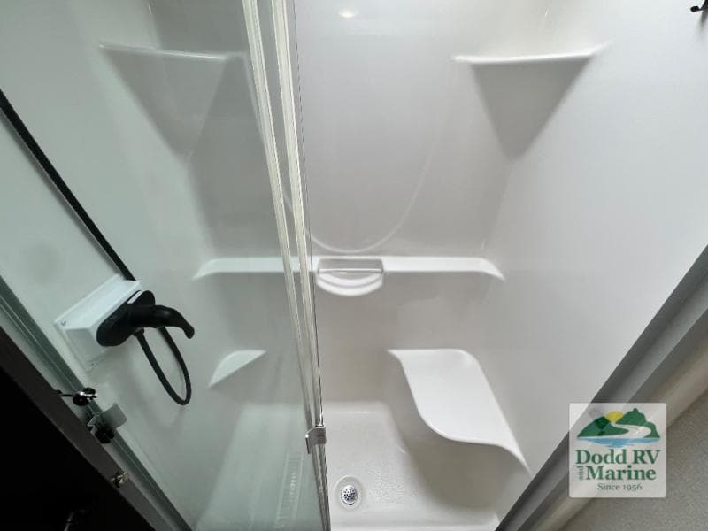 Pre-Owned 2022 Keystone MONTANA 331RL - photo - 35
