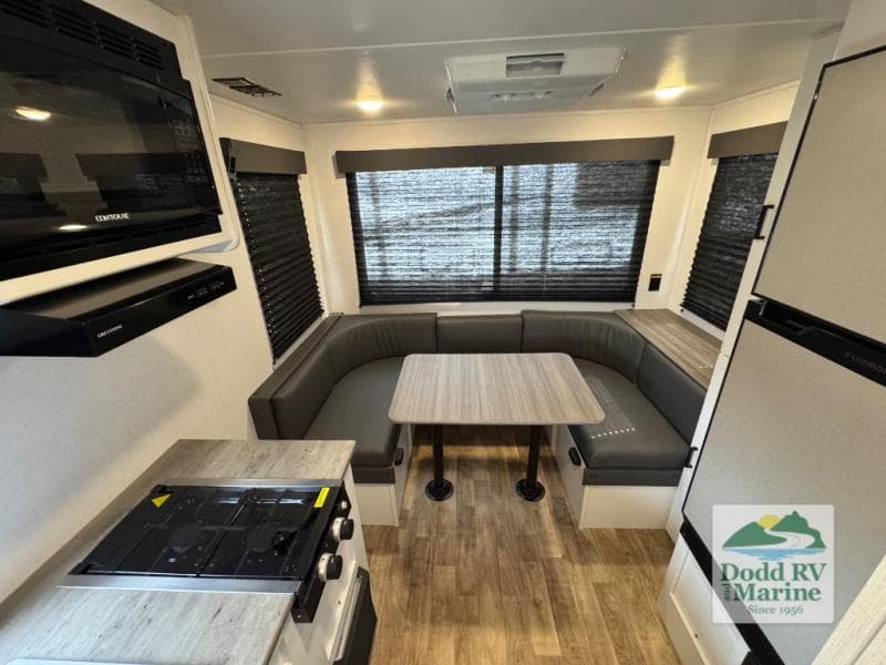 Pre-Owned 2023 Keystone Hideout 177RD - photo - 5