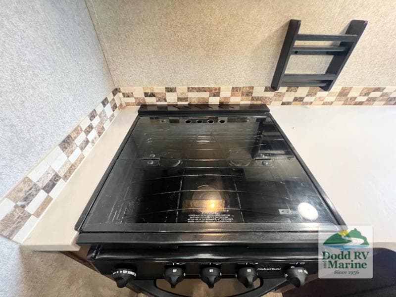 Pre-Owned 2016 Forest River, Inc. WINDJAMMER 3029W - photo - 18