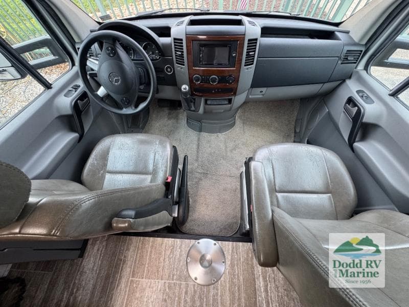 Pre-Owned 2017 Forest River FORESTER 2401R - photo - 6