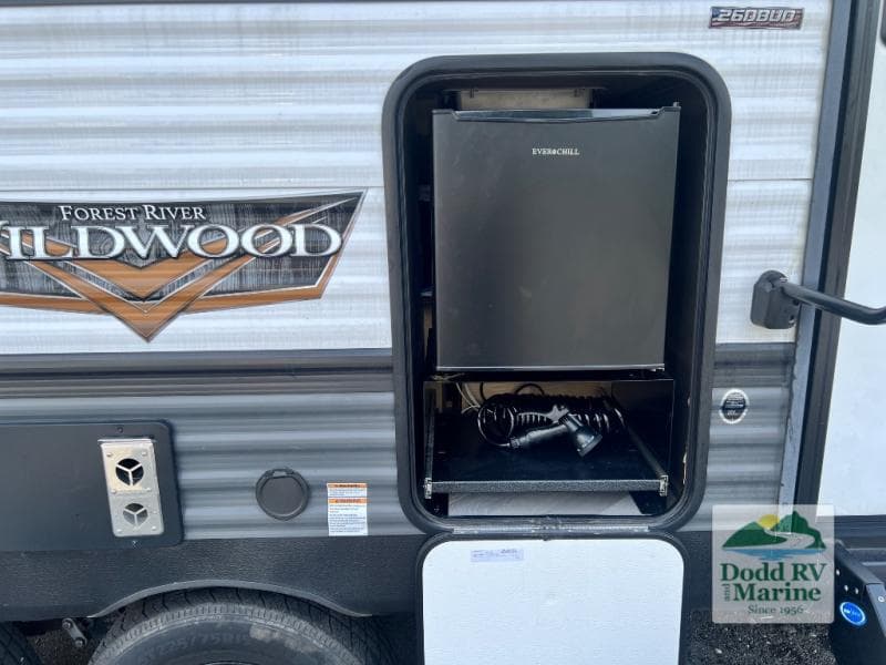 Pre-Owned 2022 Forest River WILDWOOD 26DBUD - photo - 42
