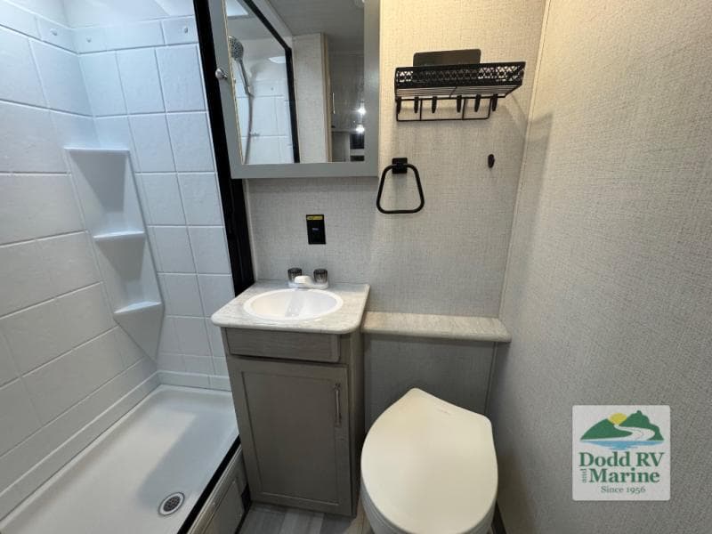 Pre-Owned 2024 Keystone SPRINGDALE 1800BH - photo - 16