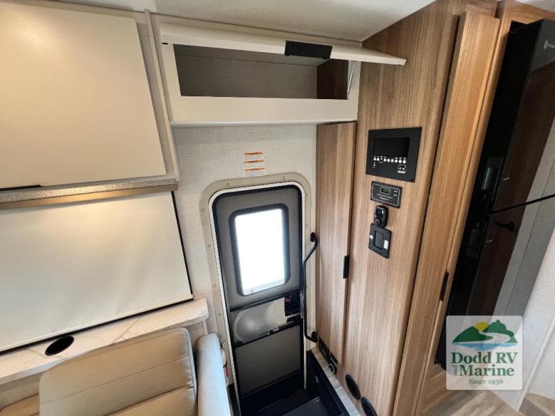 New 2027 Thor Motor Coach FOUR WINDS 31E - photo - 12
