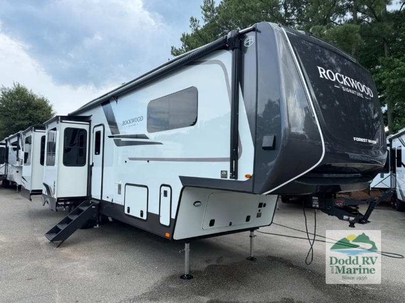 2027 Forest River ROCKWOOD SIGNATURE 404SRK Photo in Yorktown VA 23692