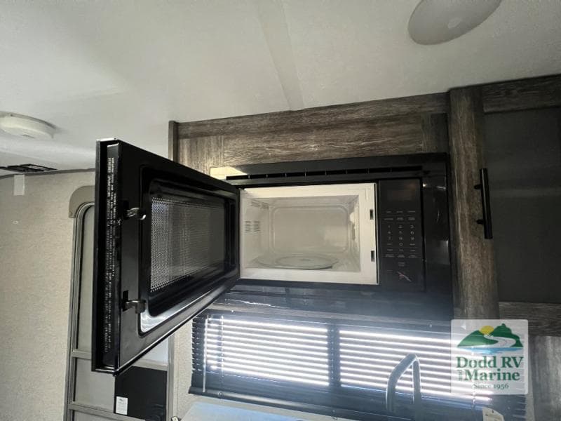 Pre-Owned 2021 Forest River WILDWOOD 177BHX - photo - 8