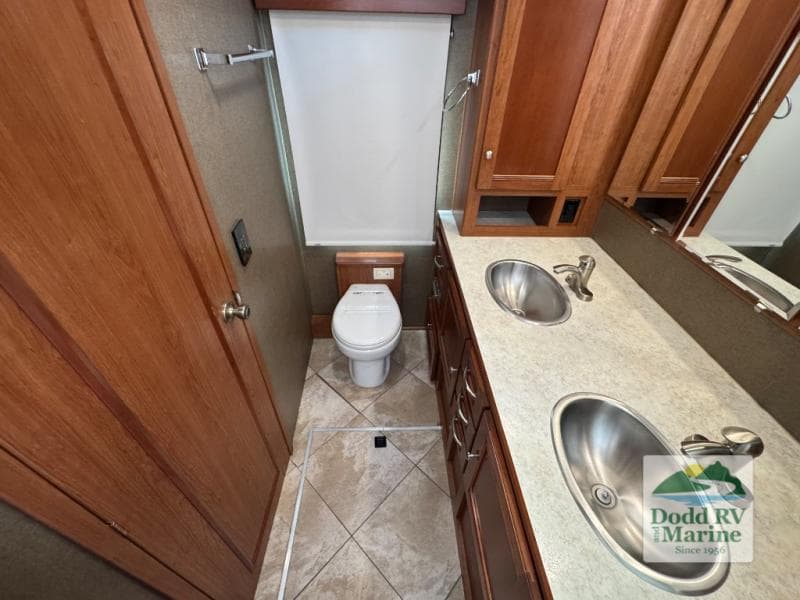 Pre-Owned 2018 Winnebago FORZA 38F - photo - 22