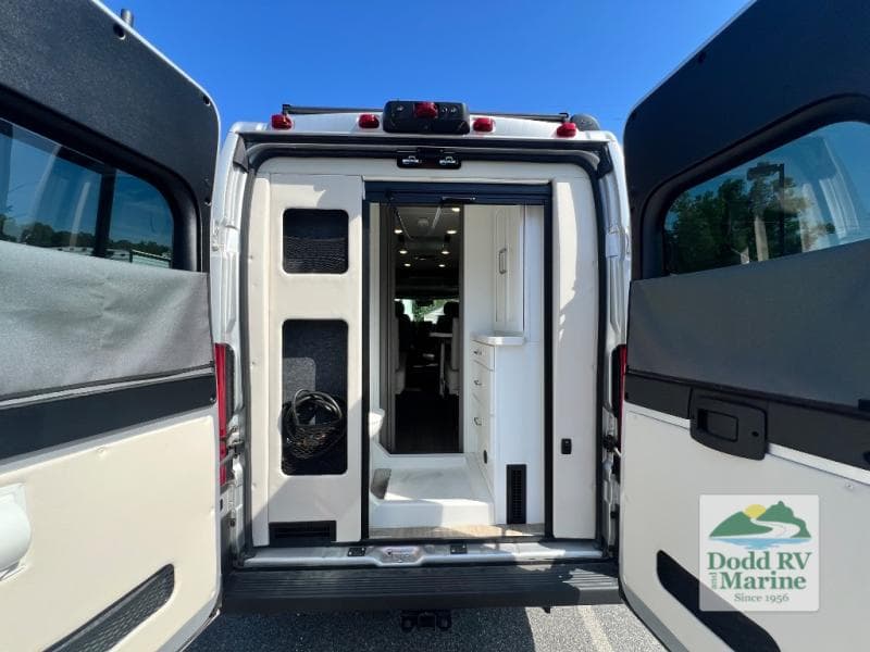 Pre-Owned 2024 Coachmen NOVA 20RB - photo - 33