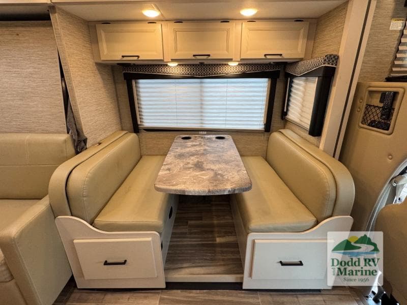 Pre-Owned 2023 Thor Motor Coach FOUR WINDS 25M - photo - 9