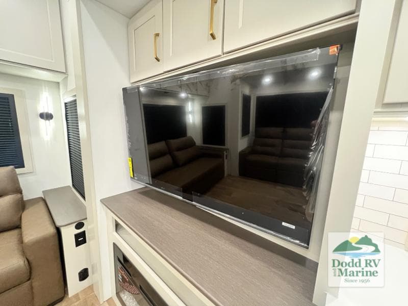 New 2027 Grand Design SOLITUDE INFLUENCE 3003RL - photo - 31
