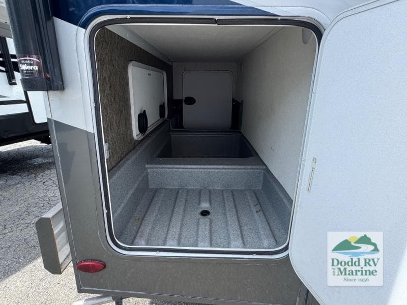 Pre-Owned 2017 Forest River FORESTER 2401R - photo - 24