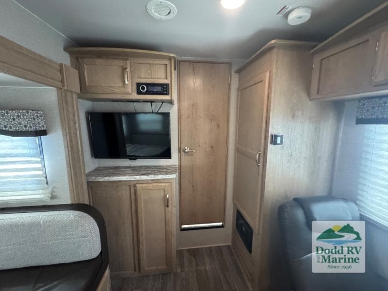 Pre-Owned 2020 Winnebago MICRO MINNIE 2405RG - photo - 10