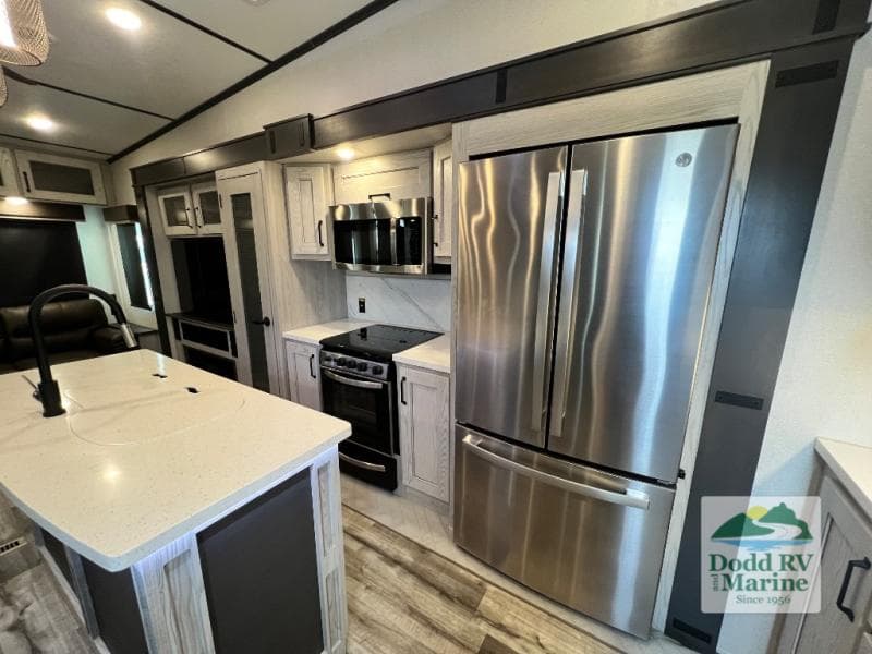 Pre-Owned 2022 Keystone MONTANA 331RL - photo - 11